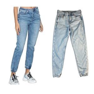 AMERICAN EAGLE AEO Light Wash Soft Knit Denim Mom Jogger Jeans  Size 4